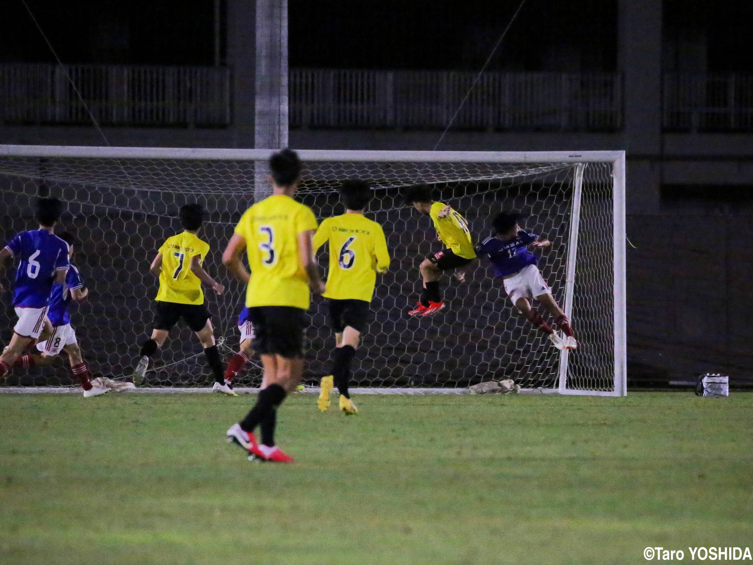 [クラブユース選手権(U-18)]10番FW戸田が柏U-18を救う同点ヘッド(5枚)