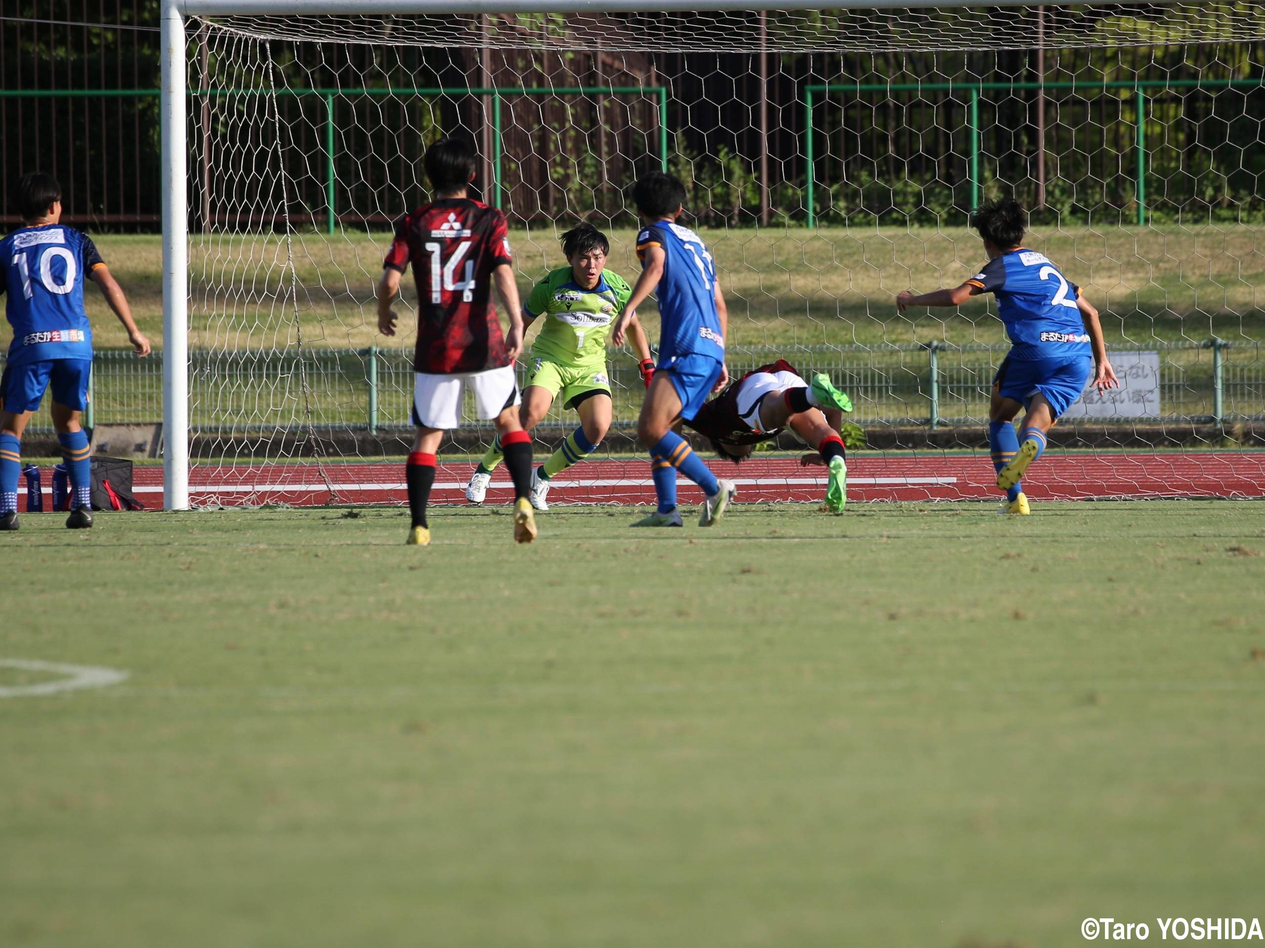 [クラブユース選手権(U-18)]先制ヘッドの浦和ユースFW山根&U-16代表右WB薄井(11枚)