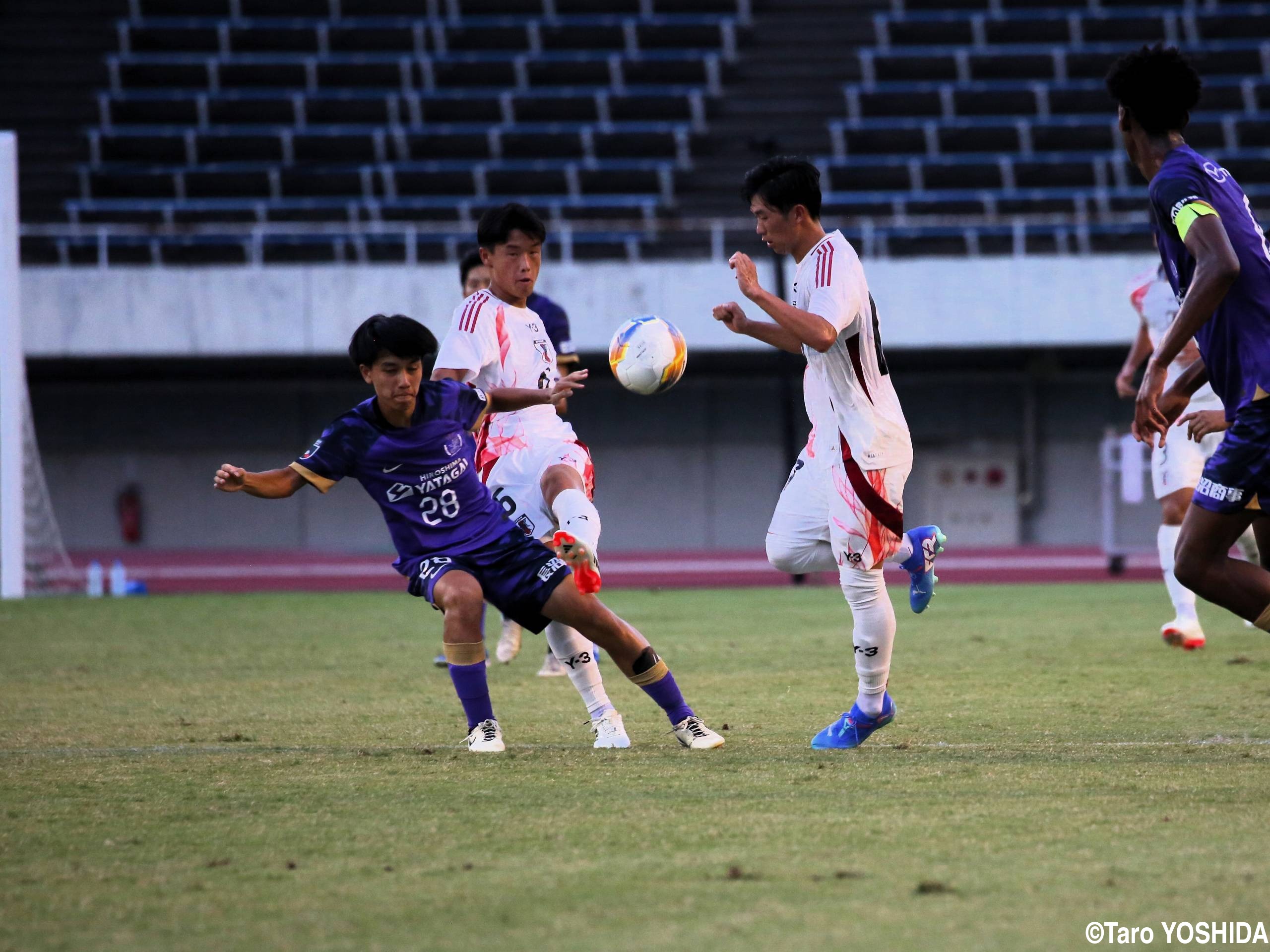 [Balcom BMW CUP]クラセンMVP、U-17日本代表MF山本が2ゴールを演出(5枚)