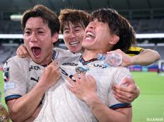 川崎F山田新が3戦連続2ゴールの快挙!! 驚異のヘディング決定力を生み出す居残り練習と徹底分析「身体の動き、インパクトの瞬間、重心の持って行き方を…」