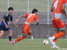 [Balcom BMW CUP]広島県高校選抜U-18FW上岡が前線で健闘、代表DF相手に強さ発揮(4枚)