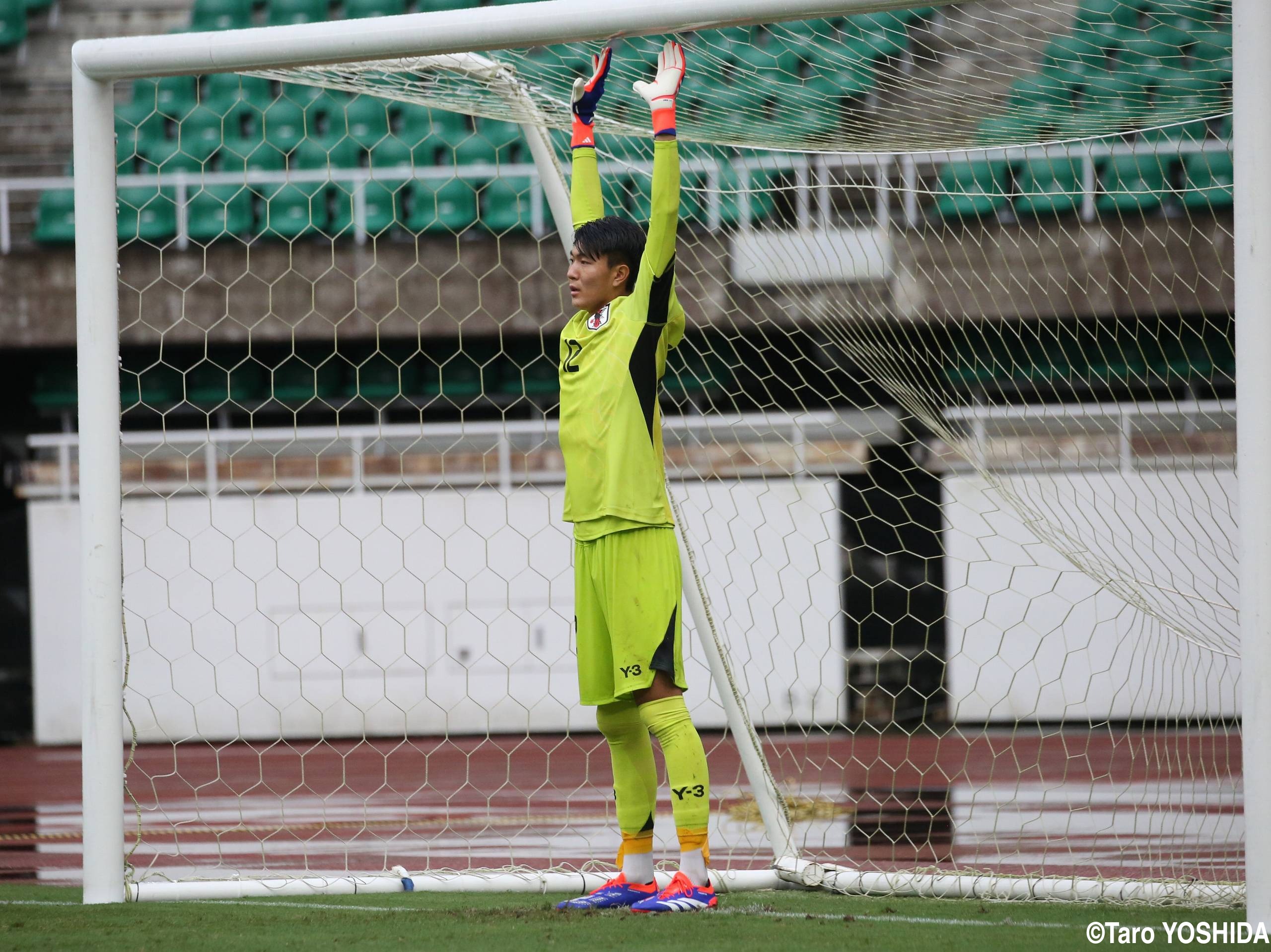 [SBS杯]U-18日本代表GK内山(新潟U-18)がPK戦7人目をストップ、勝利の立て役者に(7枚)