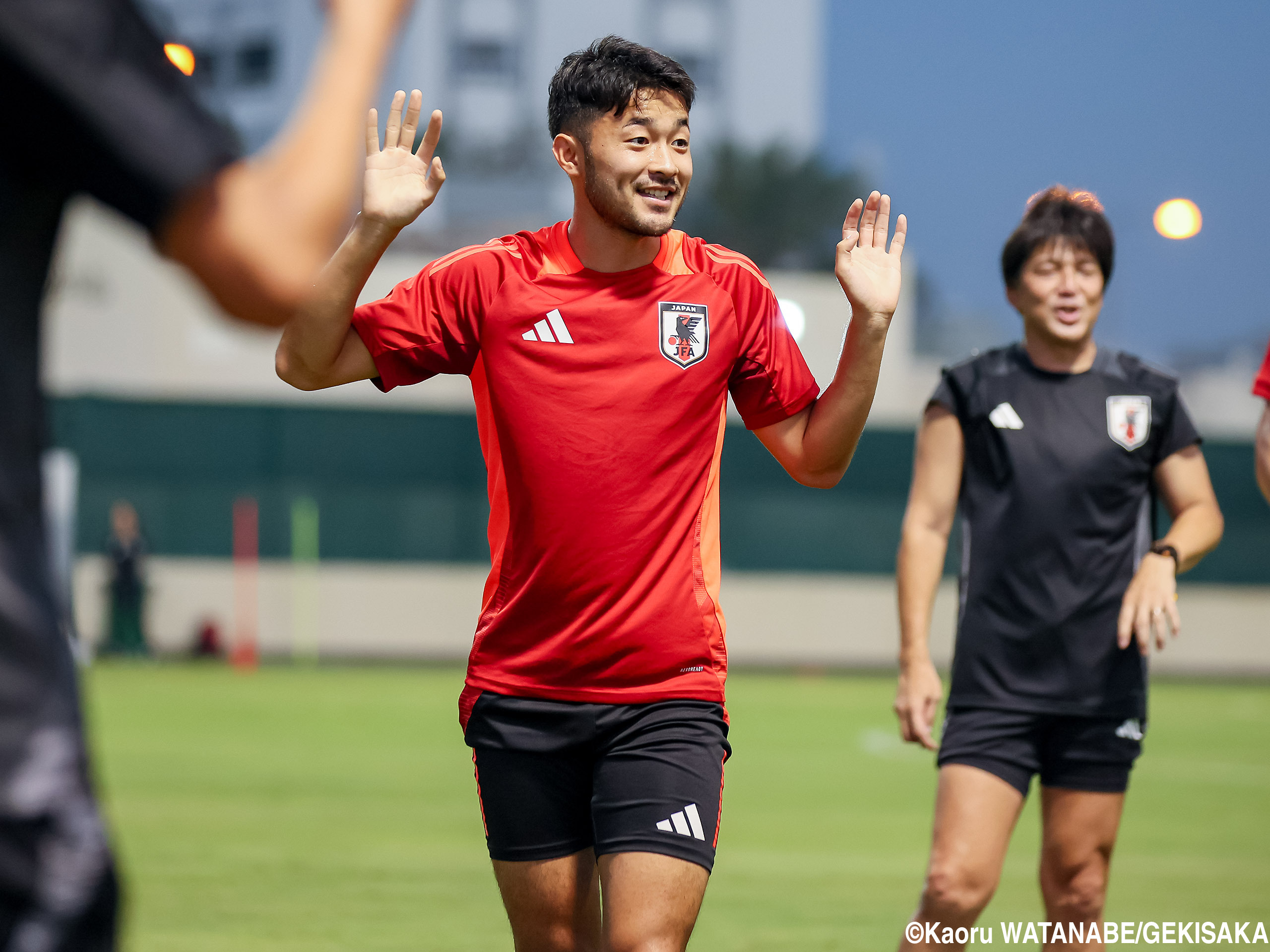 揃って今夏プレミアリーグ初挑戦…W杯最終予選に臨む菅原由勢&鎌田大地(10枚)