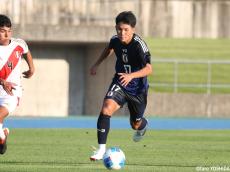 [国際ユースサッカーin新潟]ともにU-17日本代表デビュー戦で積極プレー。1アシストの右SB千田(岡山U-18)、左SB渡邊(東京Vユース)(8枚)