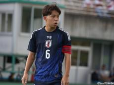 [国際ユースサッカーin新潟]ゲーム主将のMF川合(磐田U-18)とMF川崎(札幌U-18)、U-17日本代表の技巧派ダブルボランチ(9枚)