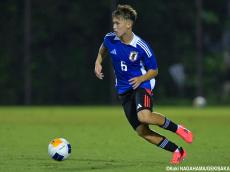 バルサ育ちのU-19日本代表DF高橋仁胡、左SBで存在感(6枚)