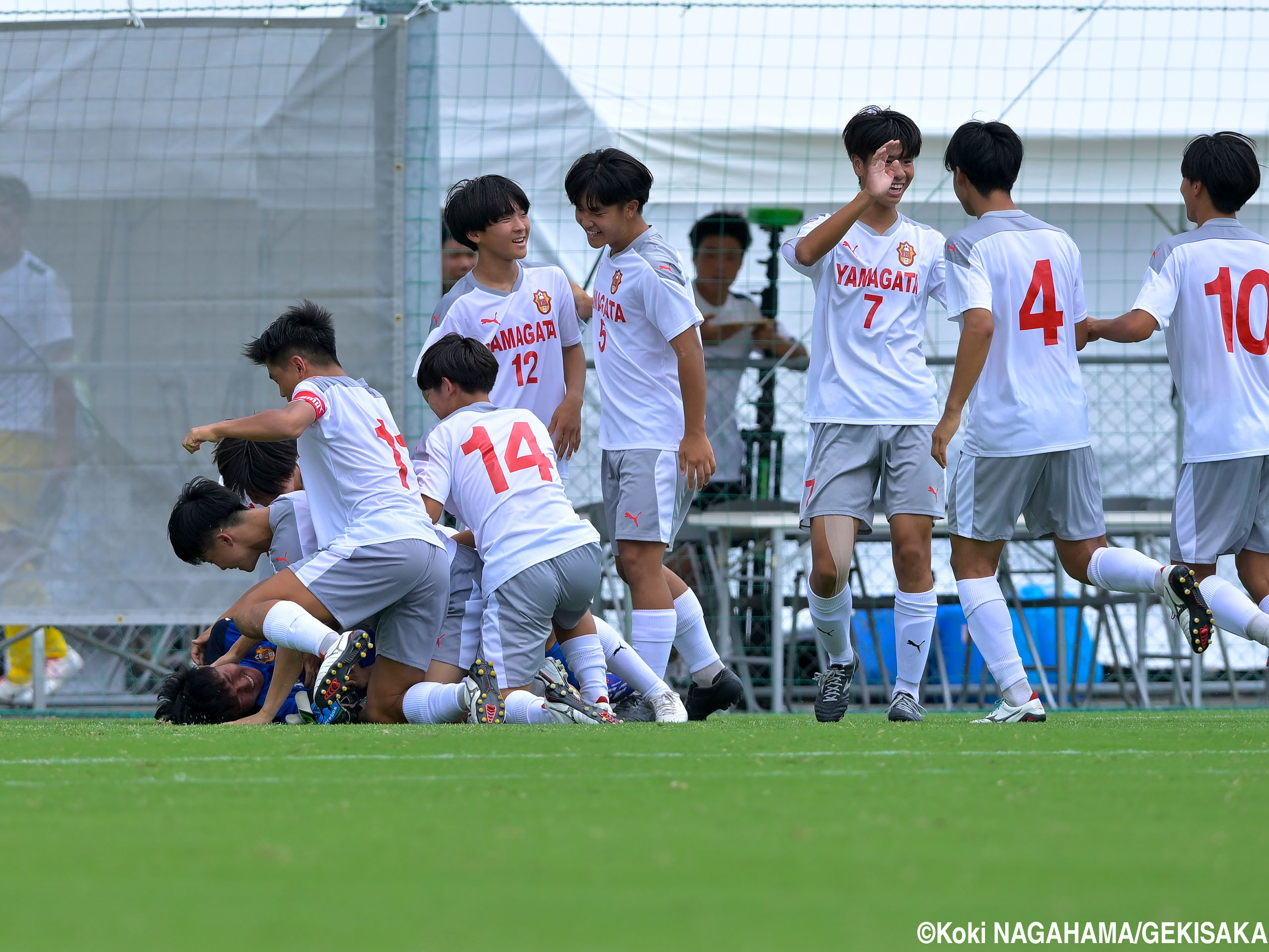 [国スポ少年男子]山形県がPK戦を制して初戦突破! ビッグセーブのGK佐藤陸斗「パワーをもらえた」(17枚)