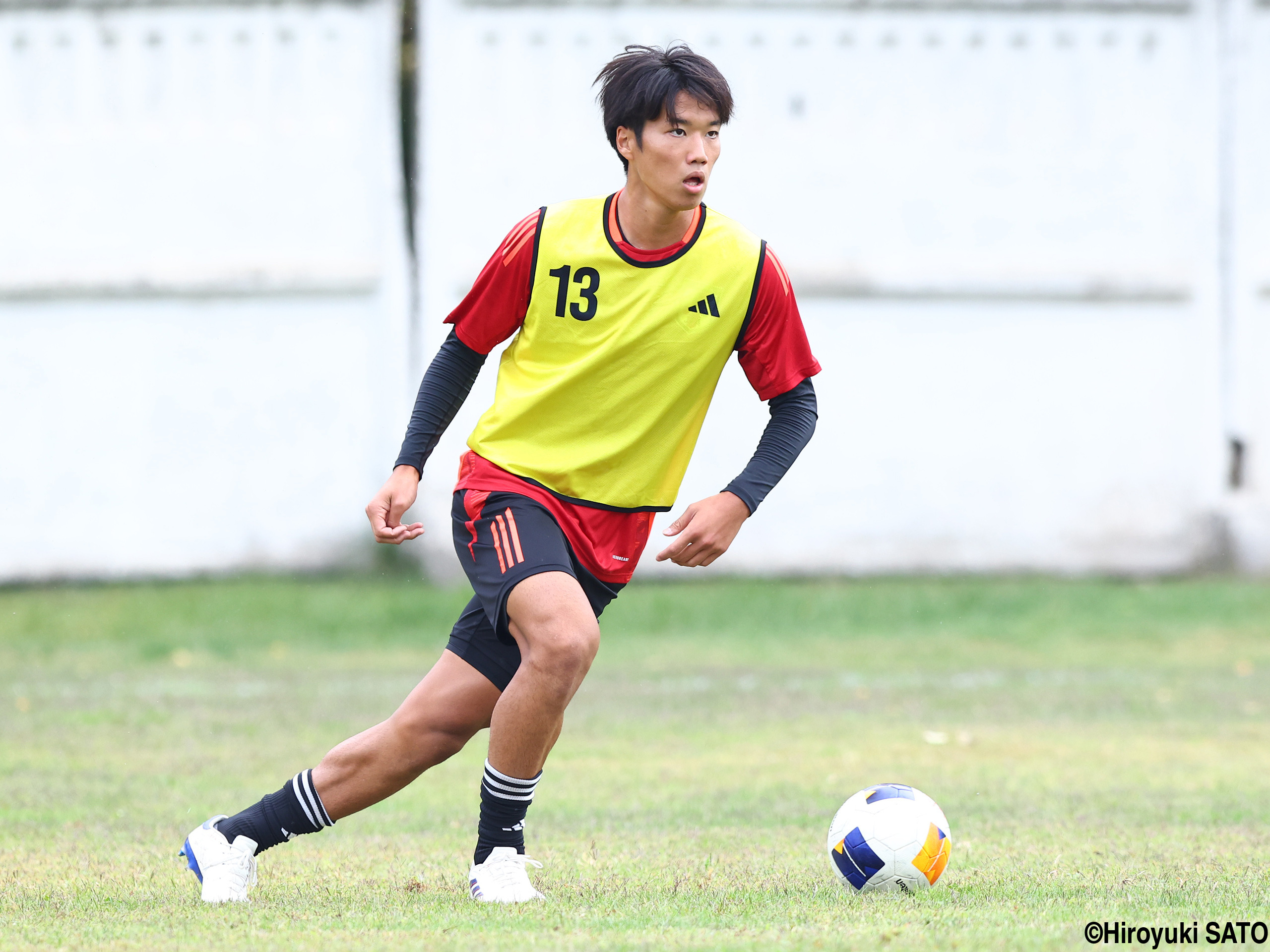 追加招集でU-19日本代表入り、出番を待つDF中光叶多(4枚)