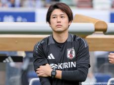 1試合限定でコーチを担当した元日本代表DF内田篤人氏(5枚)