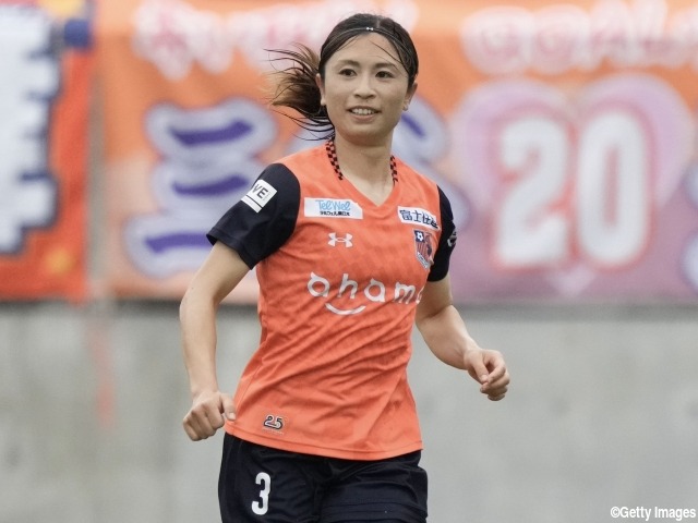 元なでしこ鮫島彩さんが子どもたちとサッカー「美しい」「可愛すぎ」岩渕真奈さんとのタイマン勝負も話題に