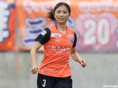 元なでしこ鮫島彩さんが子どもたちとサッカー「美しい」「可愛すぎ」岩渕真奈さんとのタイマン勝負も話題に