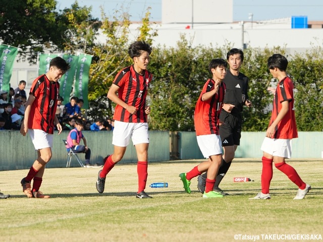 「風を味方につけた」エンド選択…伝統校・富山東、終盤セットプレー弾で47年ぶり全国に王手!