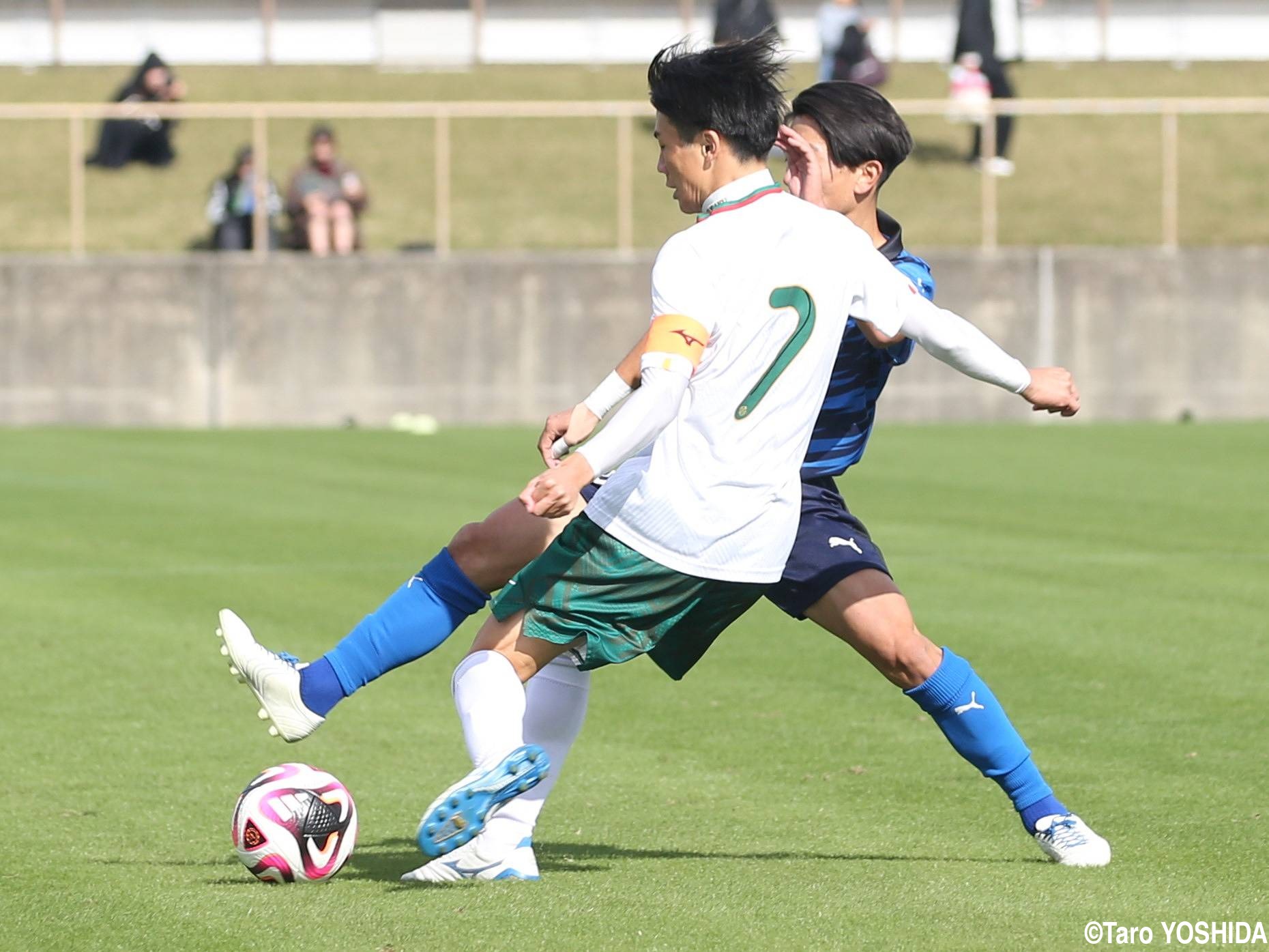 [プレミアリーグWEST]静岡学園はゲーム主将のMF天野が同点ヘッド。攻守で奮闘(5枚)