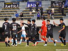 チームに息衝いていた「トーナメントの勝負強さ」。G大阪ユースは高川学園の奮闘に苦しみながらも粘り強く勝ち切って3年ぶりのプレミア復帰に王手!