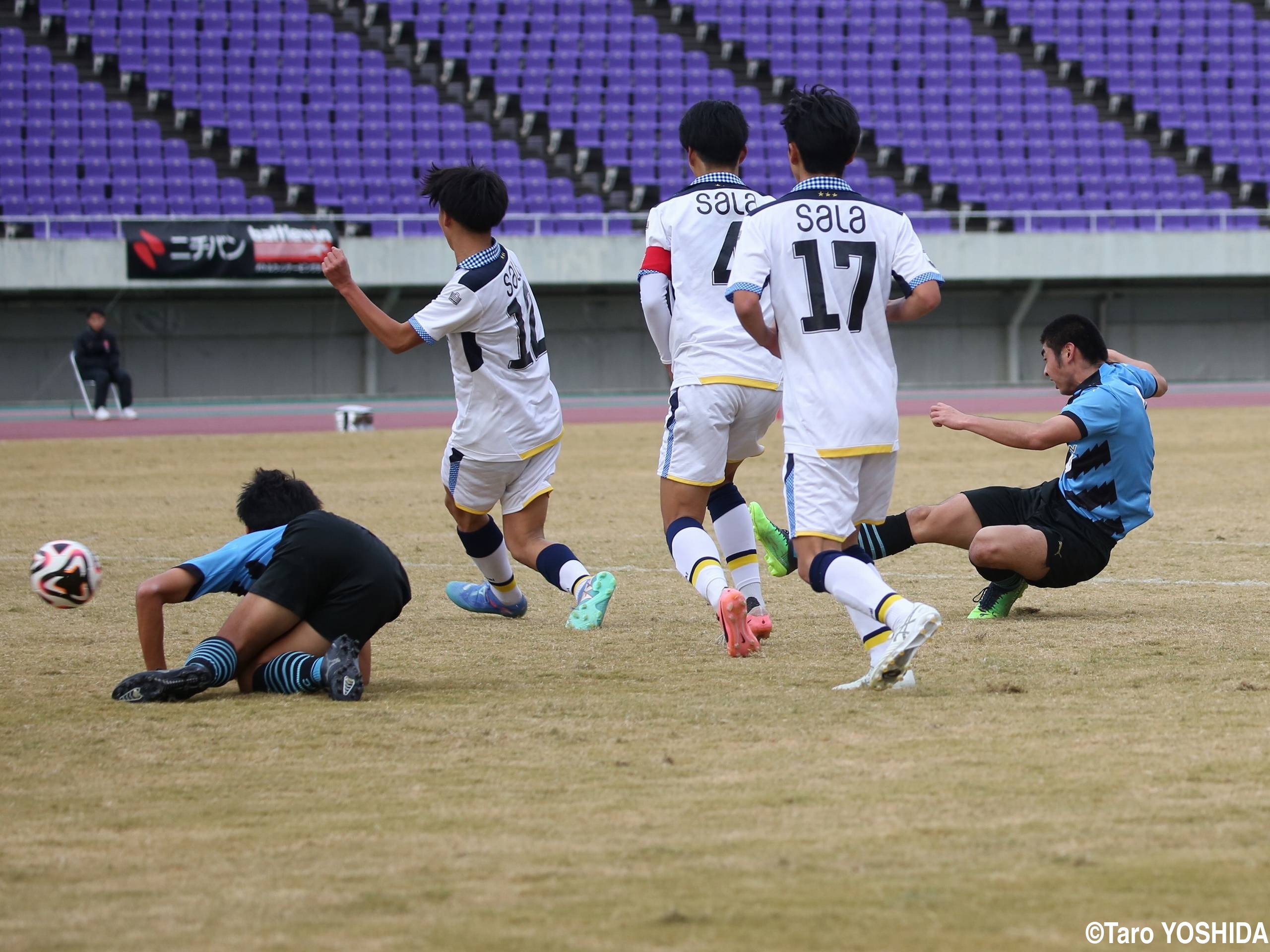 [プレミアリーグプレーオフ]岡山学芸館は交代出場の強力FW香西が同点ゴール(8枚)