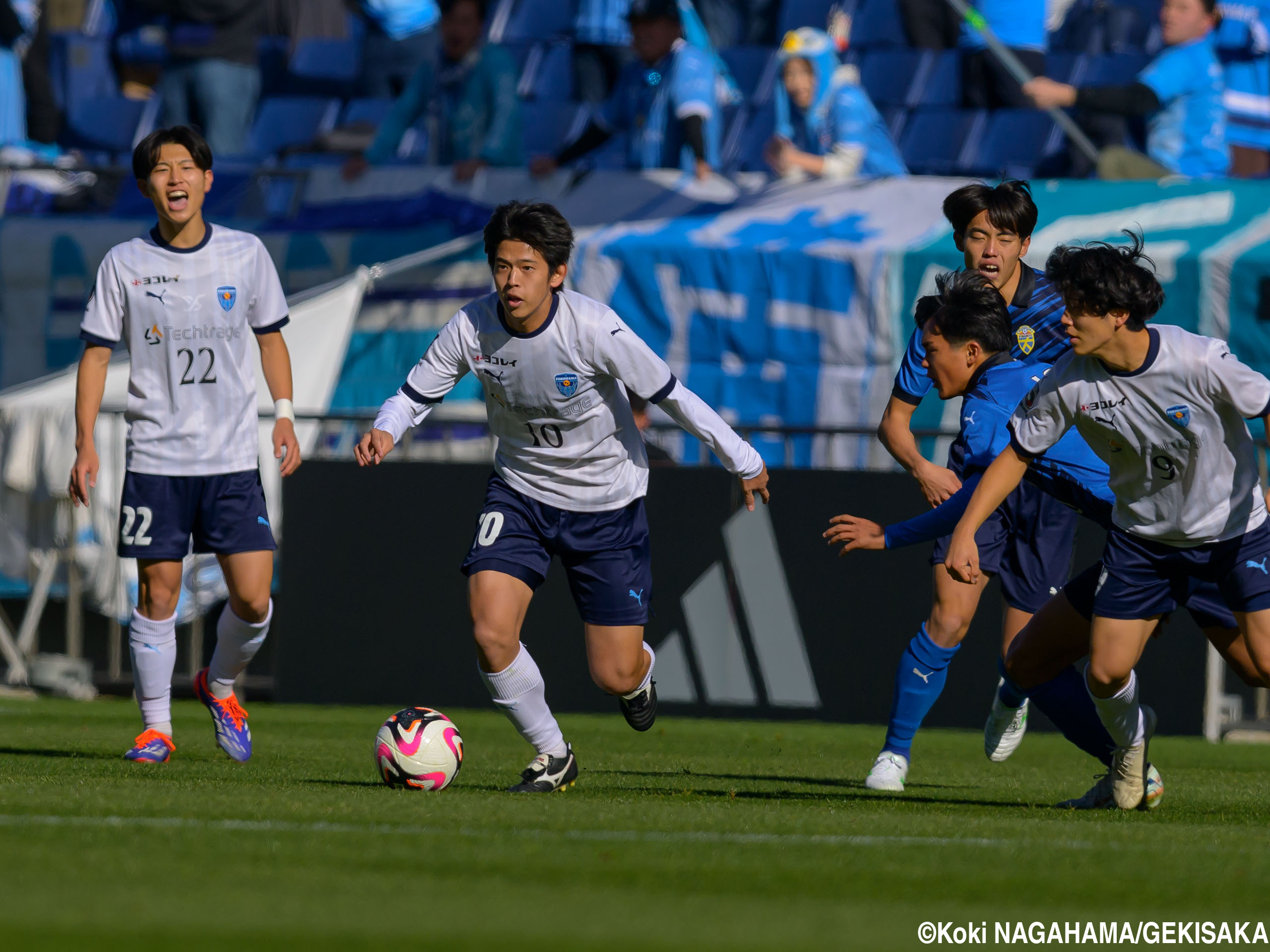 横浜FCユースの司令塔・10番MF朝見友樹(4枚)