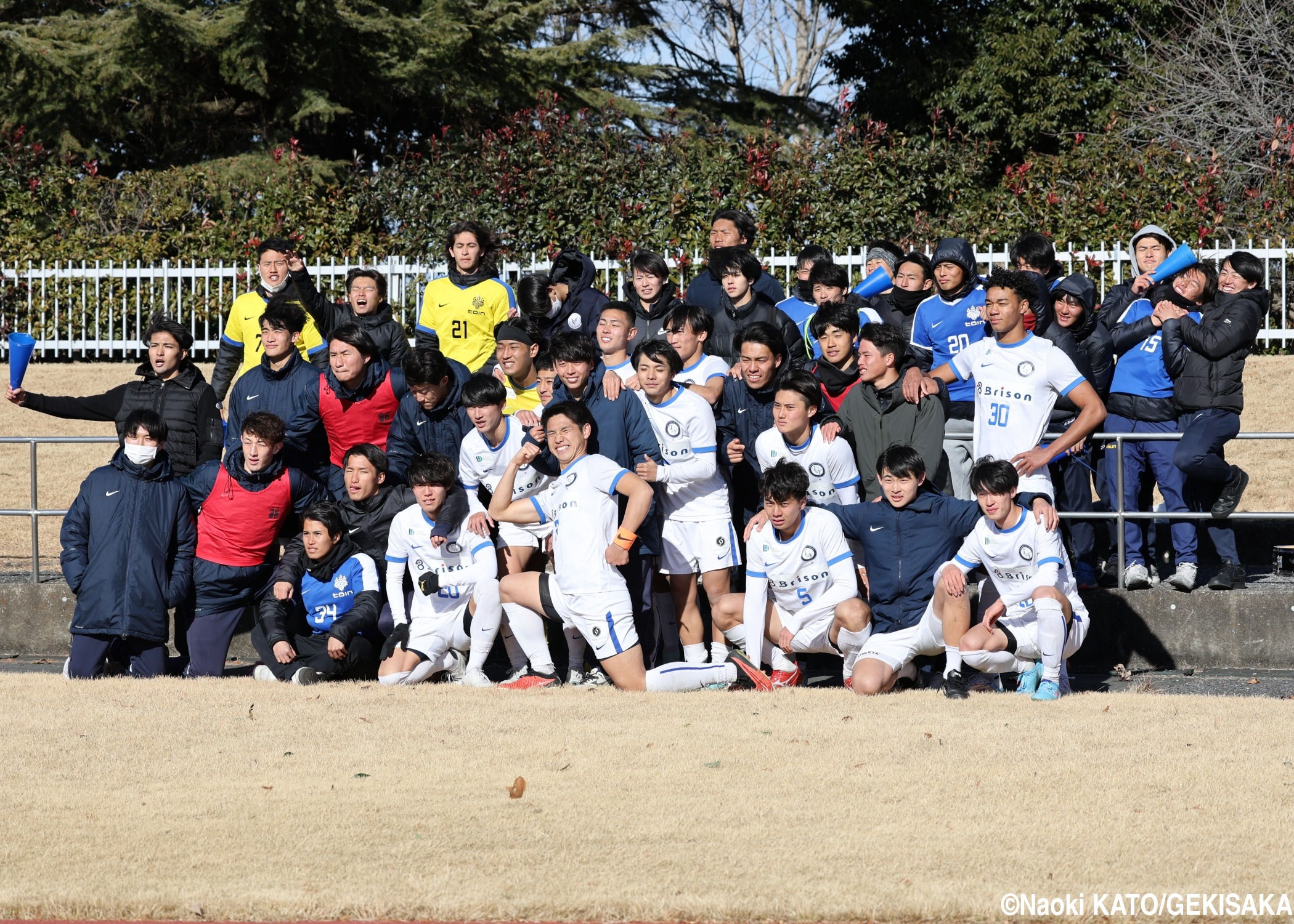 桐蔭横浜大が総力戦でインカレ準決勝へ!! MF笠井佳祐が4ゴール、いわきDF五十嵐聖己もメガホン片手に参戦(28枚)