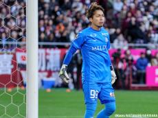 湘南に今夏加入の35歳GK上福元直人が契約更新「みんなと協力し一年間戦い抜きます」