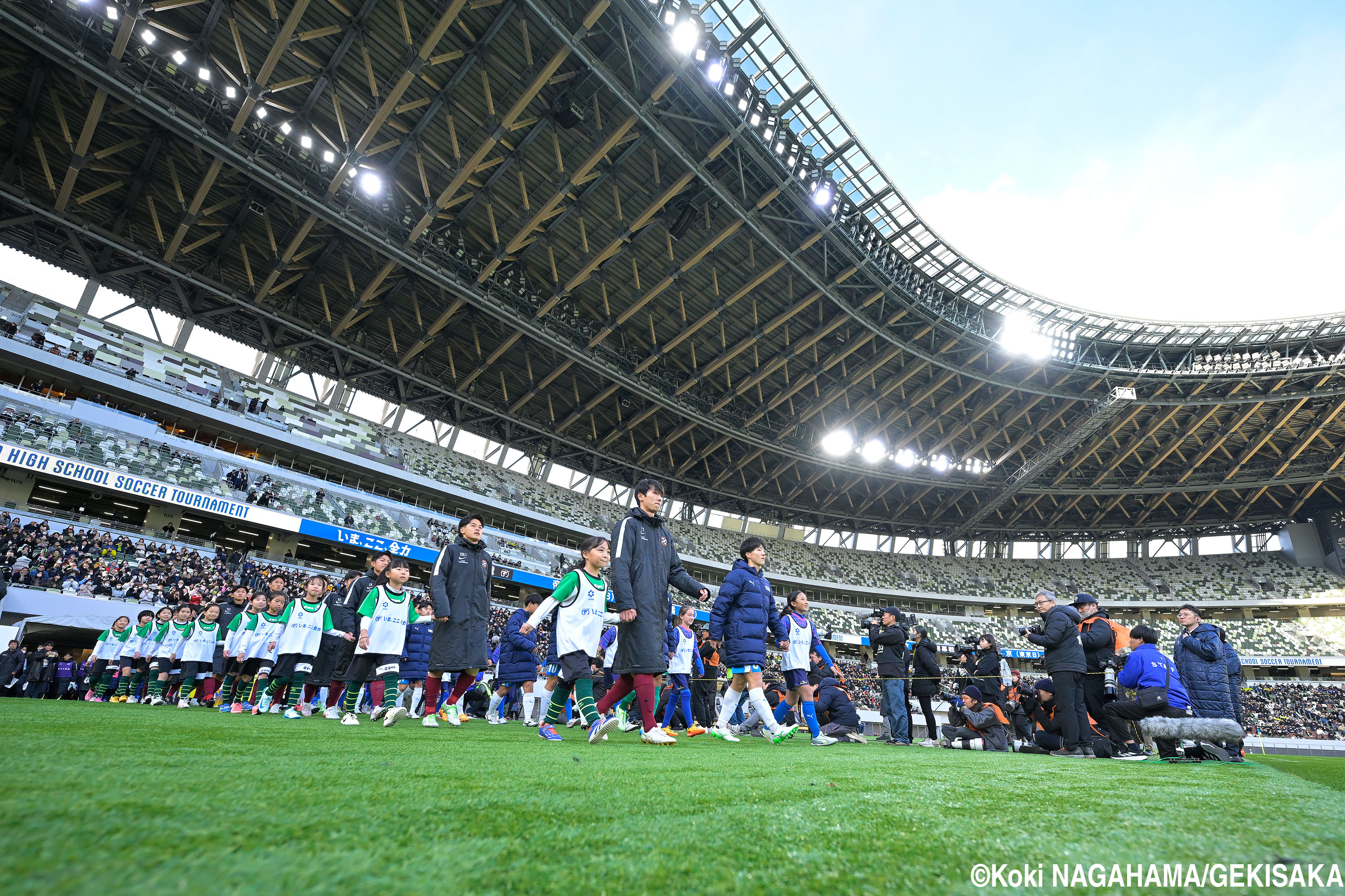 18052人来場の国立開幕戦。帝京、京都橘はスタンドからの大応援で選手たちを後押し(14枚)