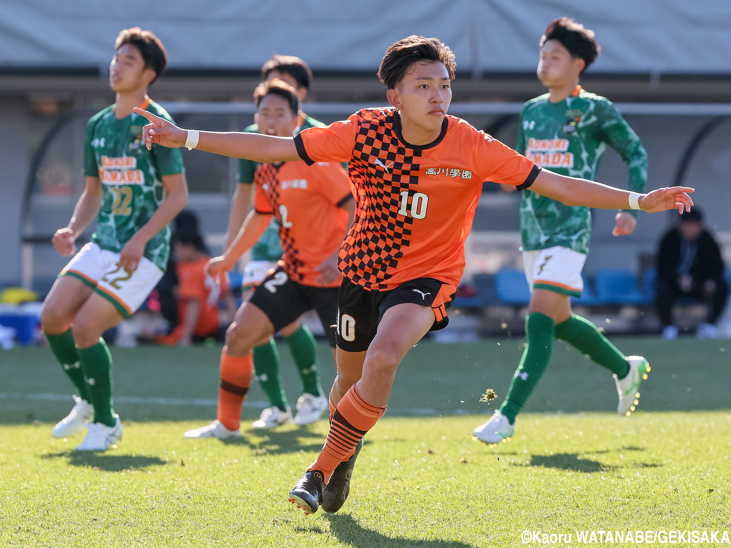 高川学園の10番2年生FW大森風牙がヘッド&PK弾で青森山田を沈める2発(12枚)