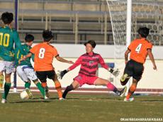 「絶対にやってやる」の思いを表現。静岡学園は初先発のドリブラー、MF加藤佑基がGKをかわして先制ゴール