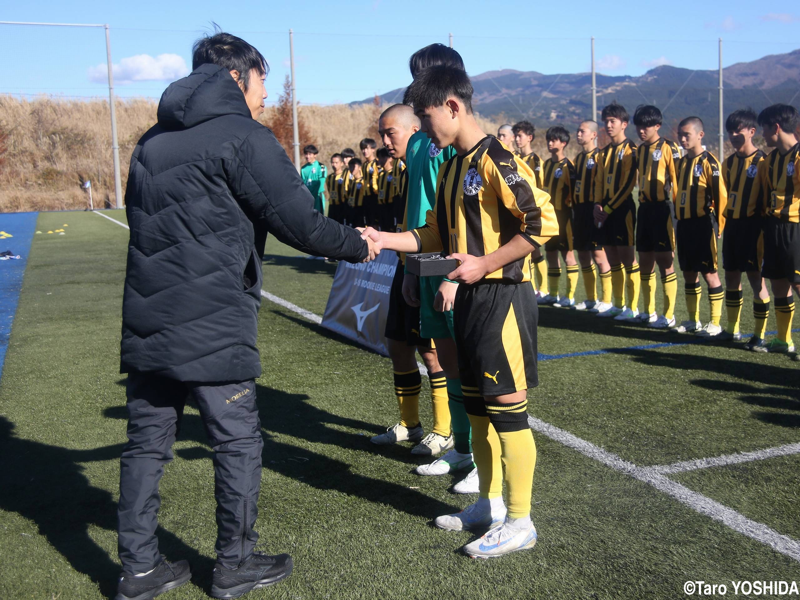 [MIZUNO CHAMPIONSHIP U-16]表彰式で中村憲剛氏が高校1年生にメッセージ(11枚)