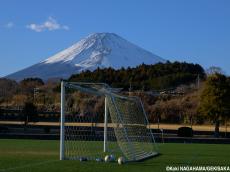 快晴の選考合宿2日目、日本高校選抜候補とU-17日本高校選抜候補は富士山のぞむピッチで最初の練習試合(18枚)