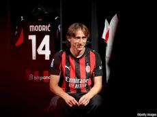 レアル退団のモドリッチがミラン加入! 背番号は14に決定「ここに来ることができてとても嬉しい」