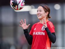 「とびきりの美人」「ビジュアルの破壊力が半端ない」なでしこ北川ひかるが仲良し2ショット披露