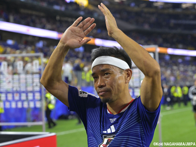 FC東京と新契約の長友佑都、サポーターに優勝宣言&大熱唱「コール