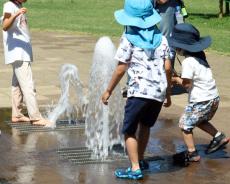 子供の外遊びに注意！ 猛暑は目にもダメージ、将来の白内障リスクが高くなる