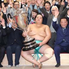 悲願の初優勝 2代目琴桜の覚醒要因...来場所は豊昇龍との「ダブル綱とり」へ