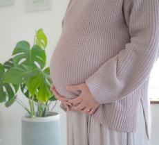 出生数70万人割れ…少子化に歯止めをかけるカギは「地方の若年女性」が握る 識者が指摘