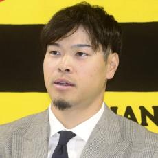 阪神・佐藤輝明が甲子園「ラッキーゾーン」復活直訴も…味方投手にって《サトテルの拙守こそ死活問題》