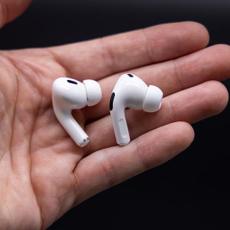 アップルのイヤホン「AirPods Pro 2」が補聴器革命を起こす？ 米FDAが認可（シェリーめぐみ／在米ジャーナリスト）