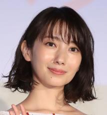 波瑠はツイてない？最悪タイミングで始まるフジ連ドラ『アイシー』主演に《お気の毒すぎ》の声も