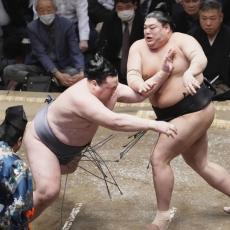 豚肉を食べない金峰山のパワーの源…朝青龍に見いだされ来日、大好物は寿司や刺し身