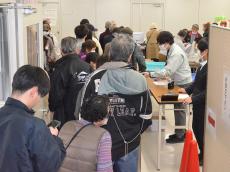 高市自民圧勝をブーストした「期日前投票」の功罪 過去最多“2701万人超”が利用、票を投じた半数近く