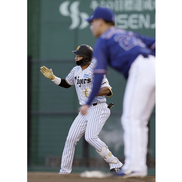 阪神が佐藤輝明のメジャー流出に備える“4番三塁”継承プラン…期待のドラ