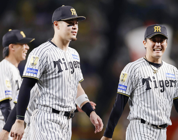 阪神・佐藤輝明が追いかける大谷翔平の背中 球団日本人初の三冠王を