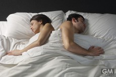 カップルの「寝相」から分かる二人の関係性