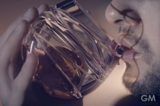 バランタインが宇宙でも飲めるウイスキーグラス「space glass」を開発