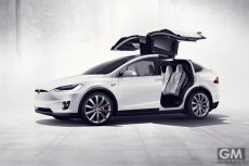 テスラ、新型EV「Model X(モデルX)」を発売