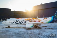 アラスカ航空、『キャプテン・マーベル』特別塗装機を就航