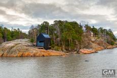 電気も水も自給自足できる組み立て式住宅、フィンランドに出現