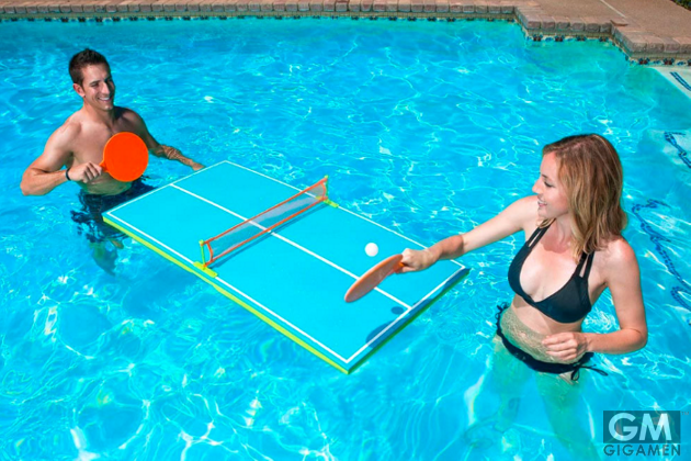 水中でサー！プールで遊べる卓球台型フロートが好評販売中　米アマゾン