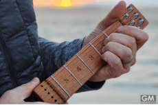 練習時間を確保！持ち運び負担軽減＆騒音ゼロのギター練習ツール　米国