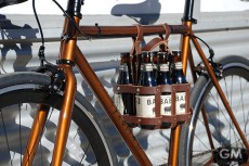 海辺のビール運びは小粋にいこう　自転車用瓶ビールホルダー