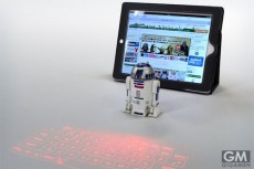 R2-D2が仮想キーボードを映し出す！