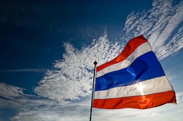 タイ国旗を踏みにじる歩道が韓国にータイ大使も抗議 